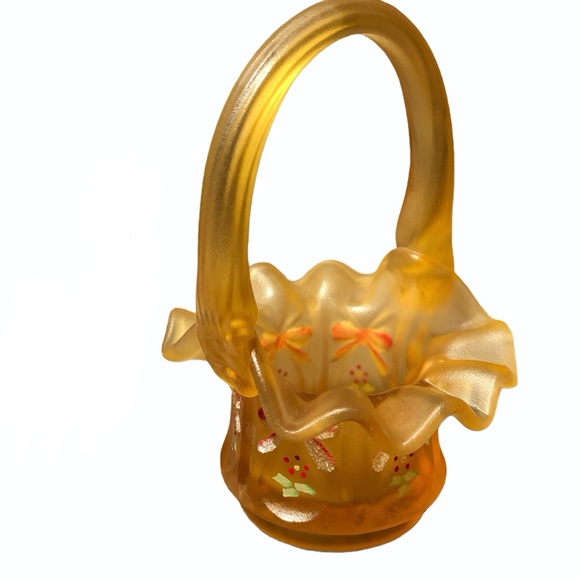 VINTAGE FENTON AMBER GLASS CHRISTMAS BOWS & HOLLY MINI BASKET